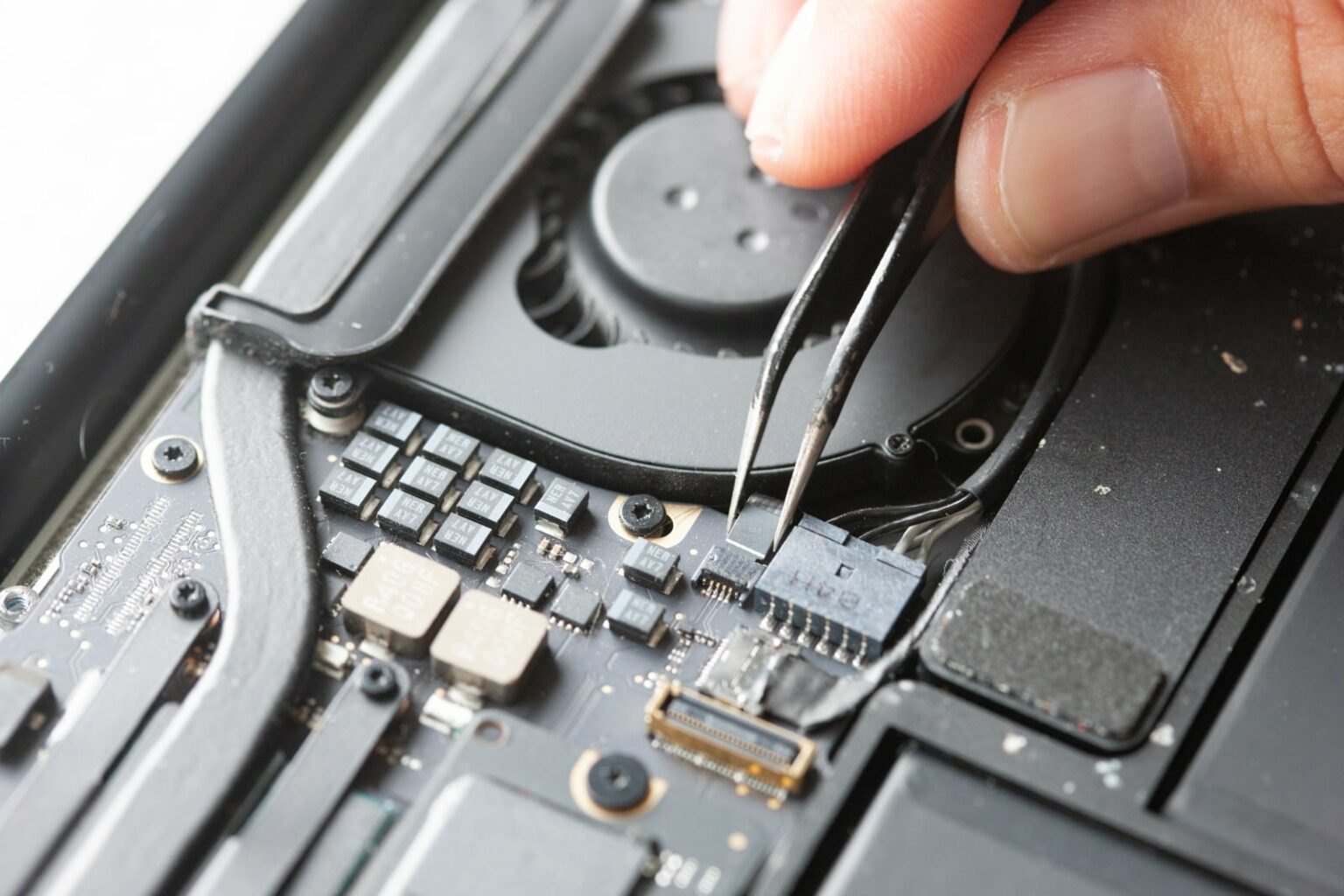 A Macbook Air Screen Repair Guide