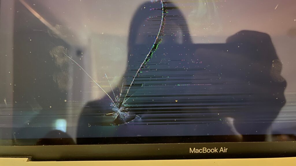 MacBook Air A2179 2020 Cracked Screen